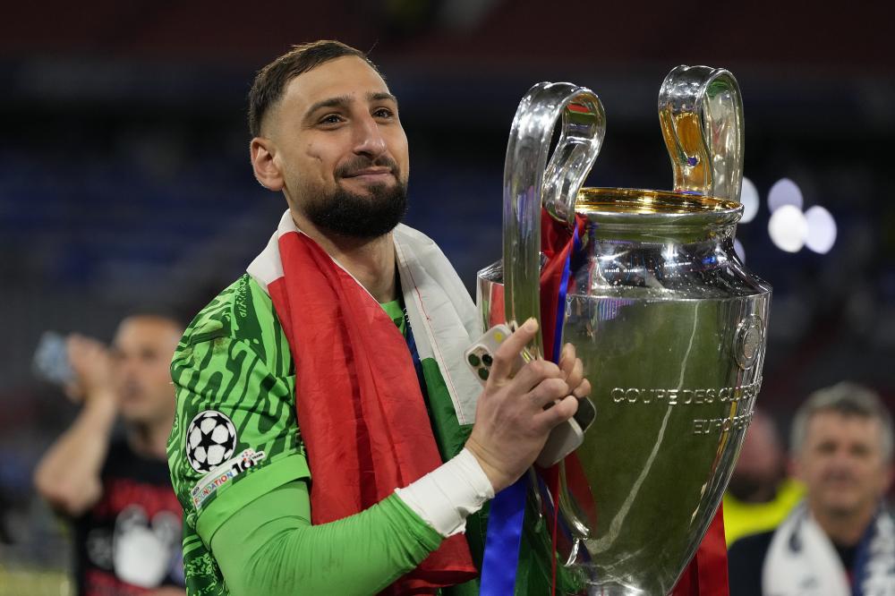 诺伊尔送礼+凯恩隐身！阿森纳3-1拜仁揭秘：欧冠5连胜靠的真是玄学？